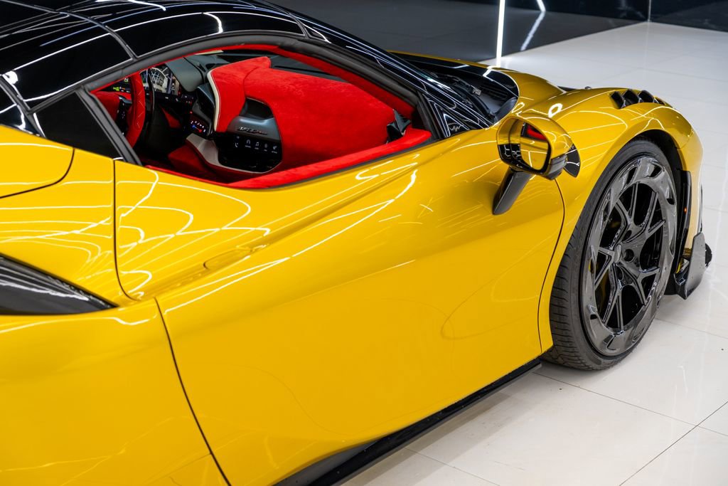 Used 2022 Ferrari SF90 Spider image 16