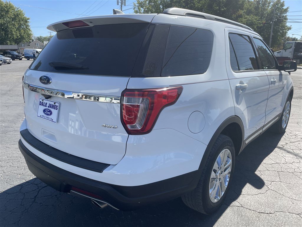 Used 2018 Ford Explorer XLT image 5