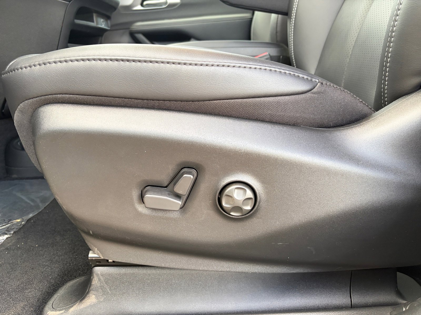 New 2026 Chrysler Pacifica Select AWD/4WD image 16
