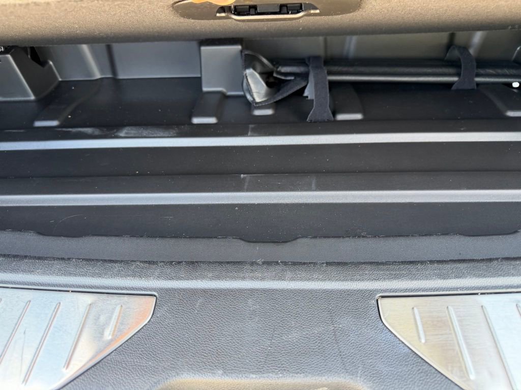 Used 2024 Chevrolet Tahoe Z71 w/ Luxury Package image 46