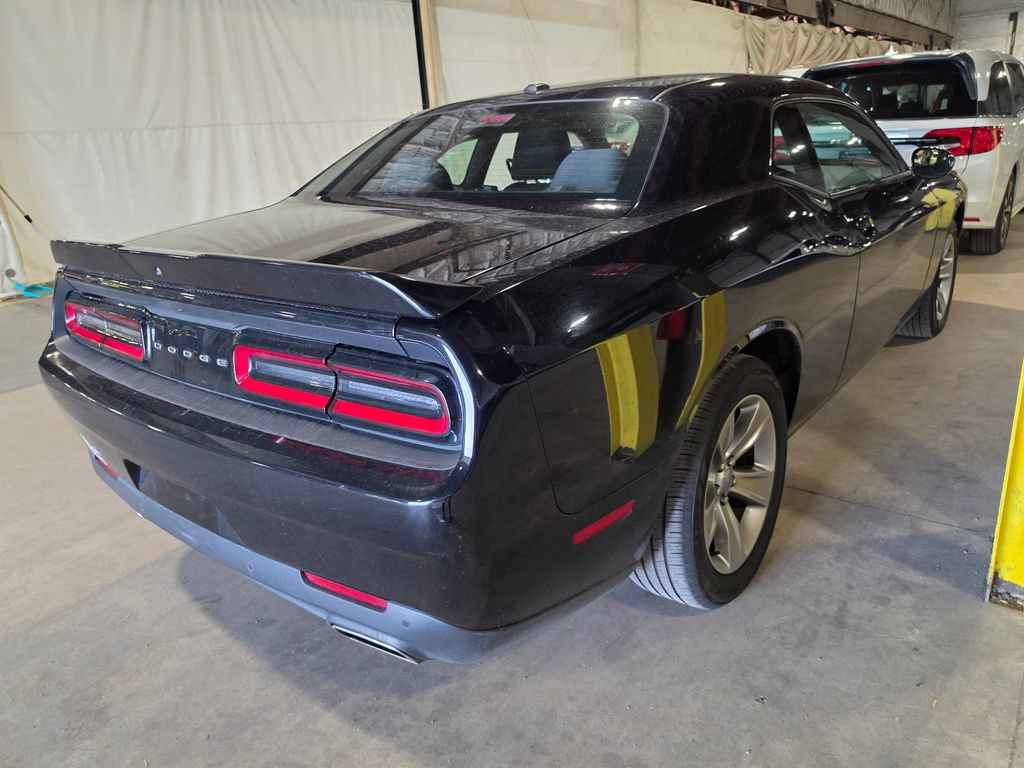 Used 2019 Dodge Challenger SXT w/ Driver Convenience Group RWD image 2