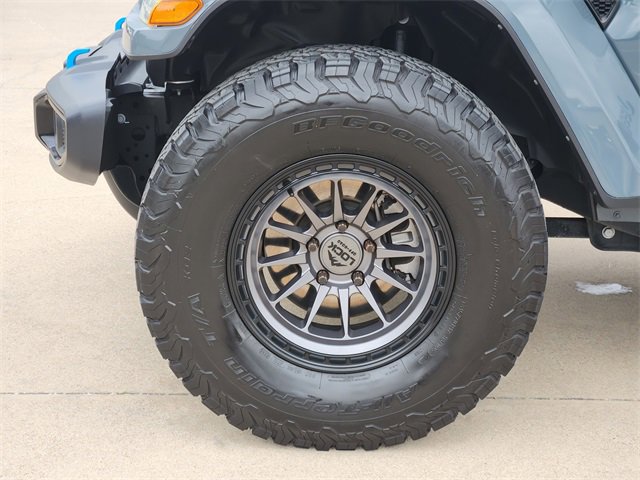 Used 2024 Jeep Wrangler Unlimited w/ Convenience Group AWD/4WD image 17