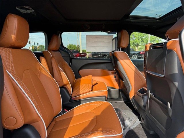 New 2026 Chrysler Pacifica Pinnacle image 11