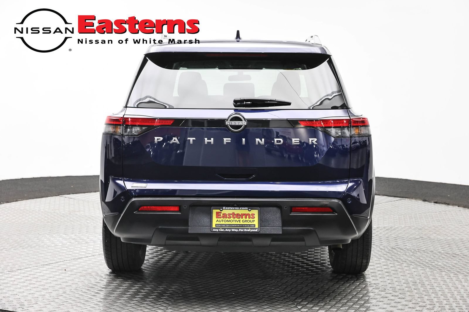 Used 2025 Nissan Pathfinder SV FWD image 5