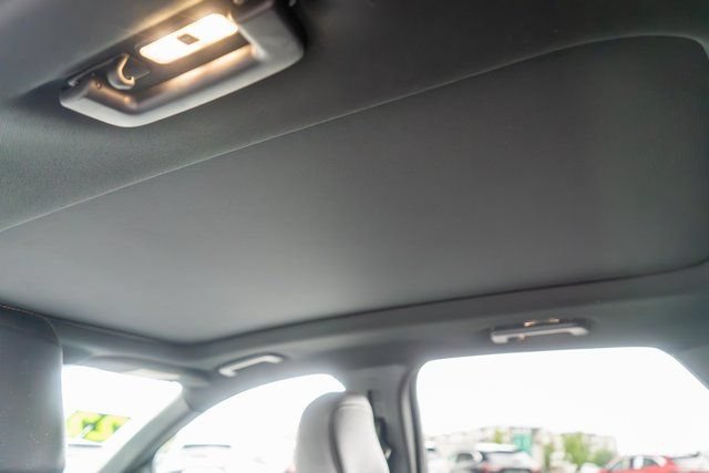 Used 2022 Ford Edge ST-Line w/ Cold Weather Package AWD/4WD image 12