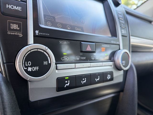 Used 2014 Toyota Camry SE w/ Leather Package FWD image 19