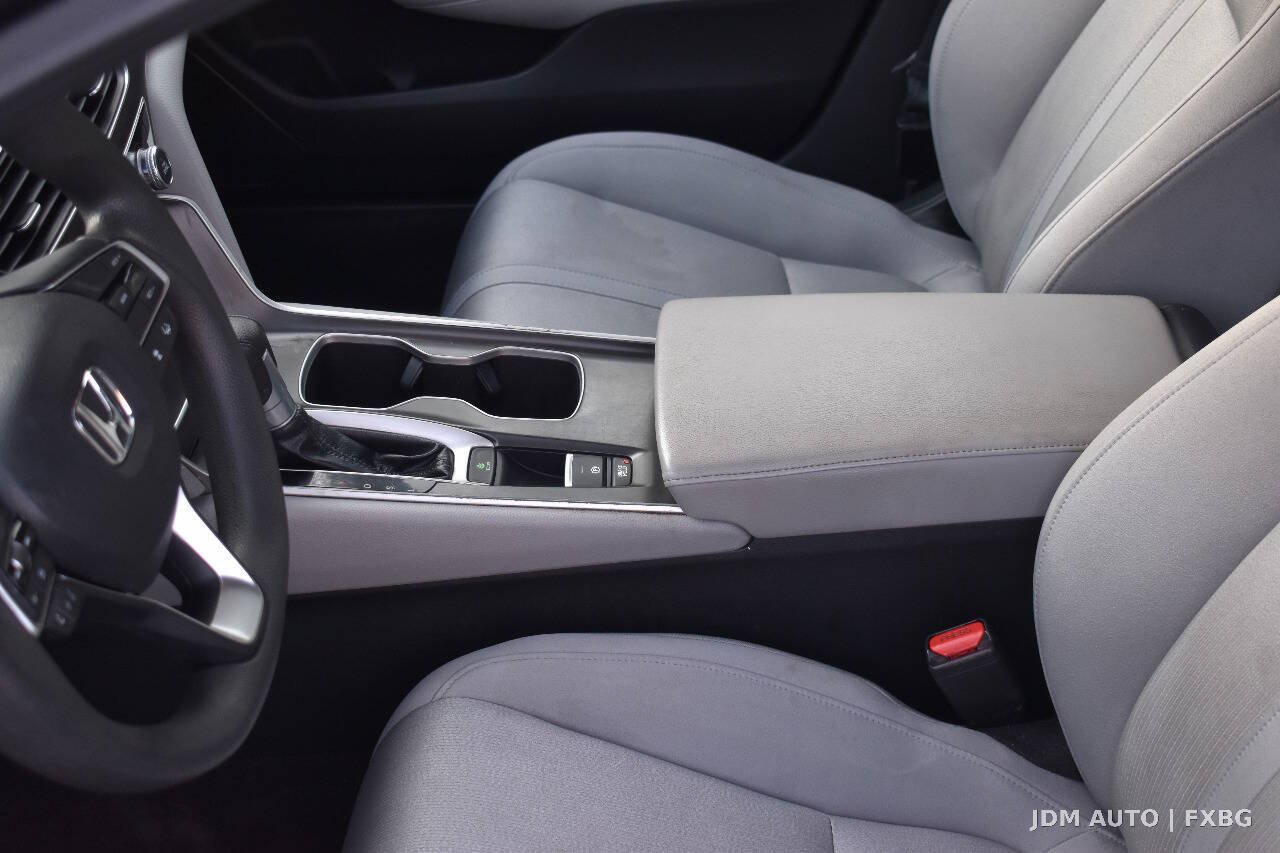Used 2018 Honda Accord EX image 28