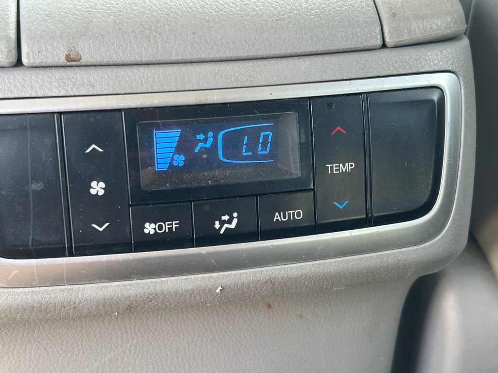 Used 2018 Toyota Highlander Limited FWD image 24