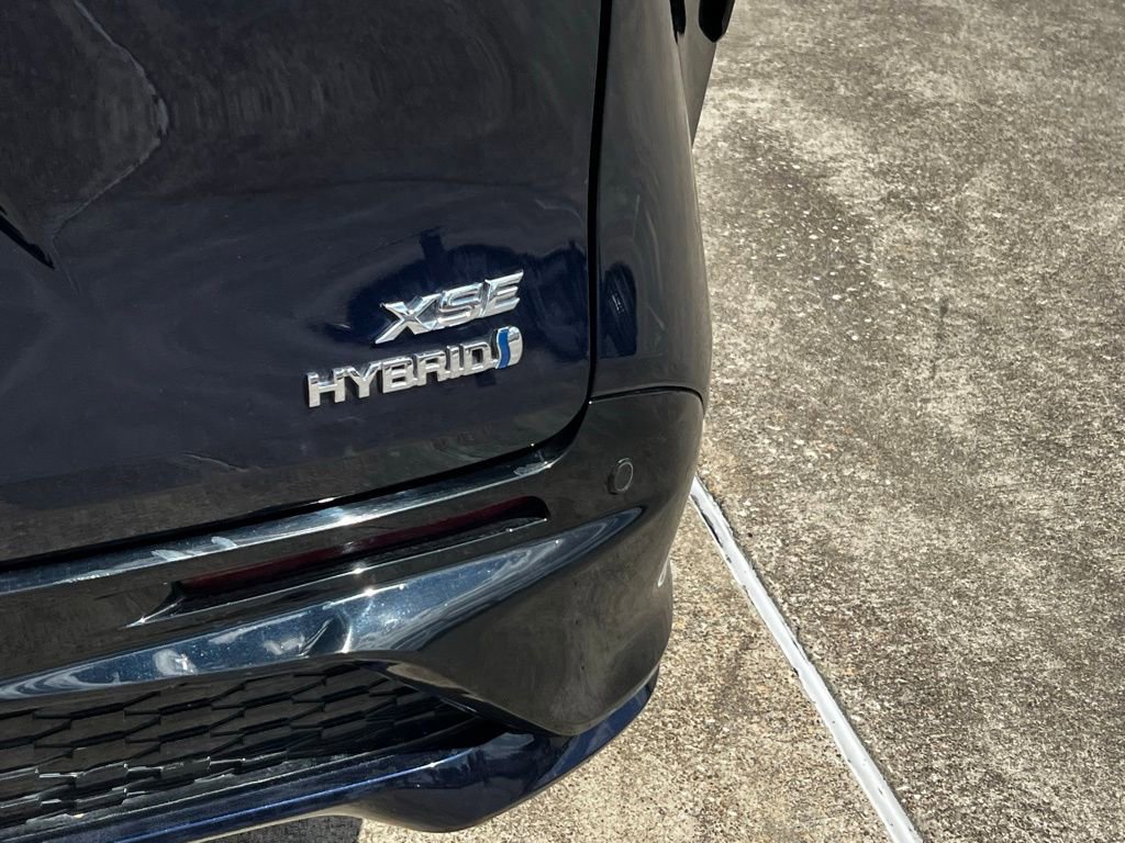 Used 2022 Toyota Sienna XSE image 19