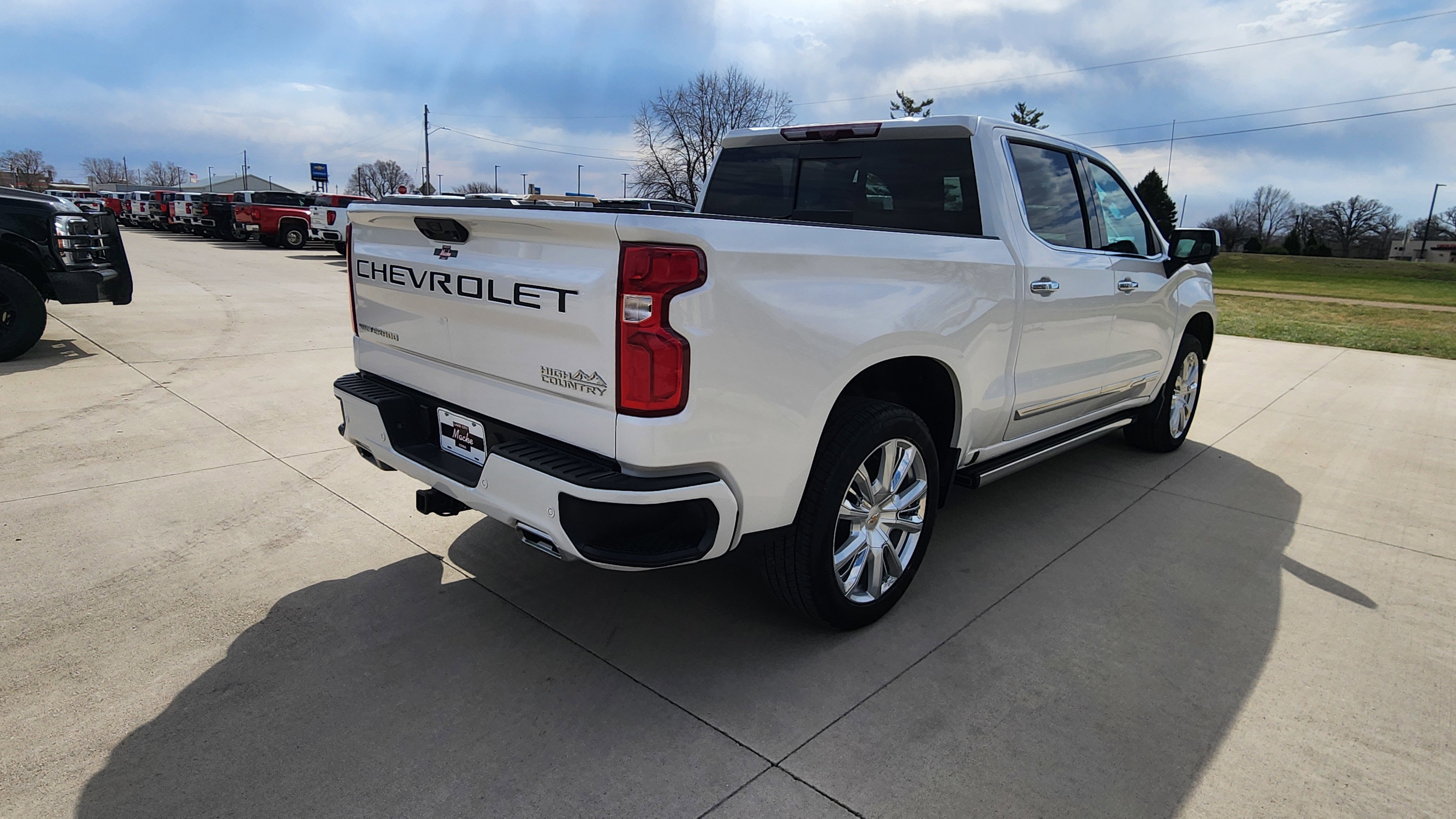 Used 2025 Chevrolet Silverado 1500 High Country w/ Technology Package image 5