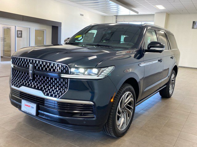 New 2026 Lincoln Navigator Reserve AWD/4WD image 4