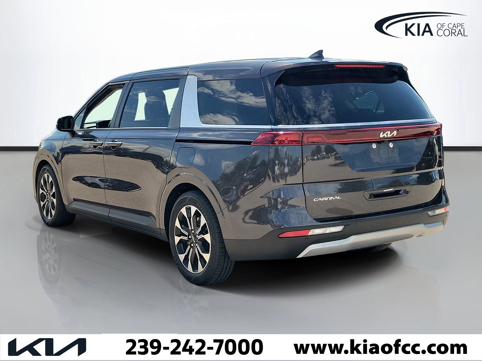 Certified 2023 Kia Carnival EX FWD image 4