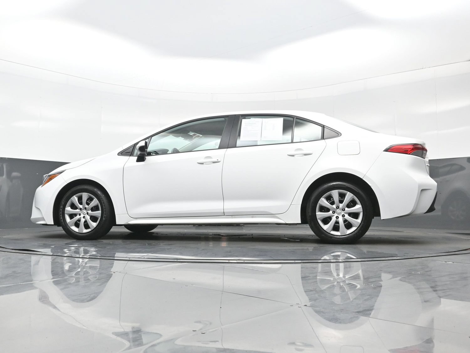 Used 2025 Toyota Corolla LE FWD image 27