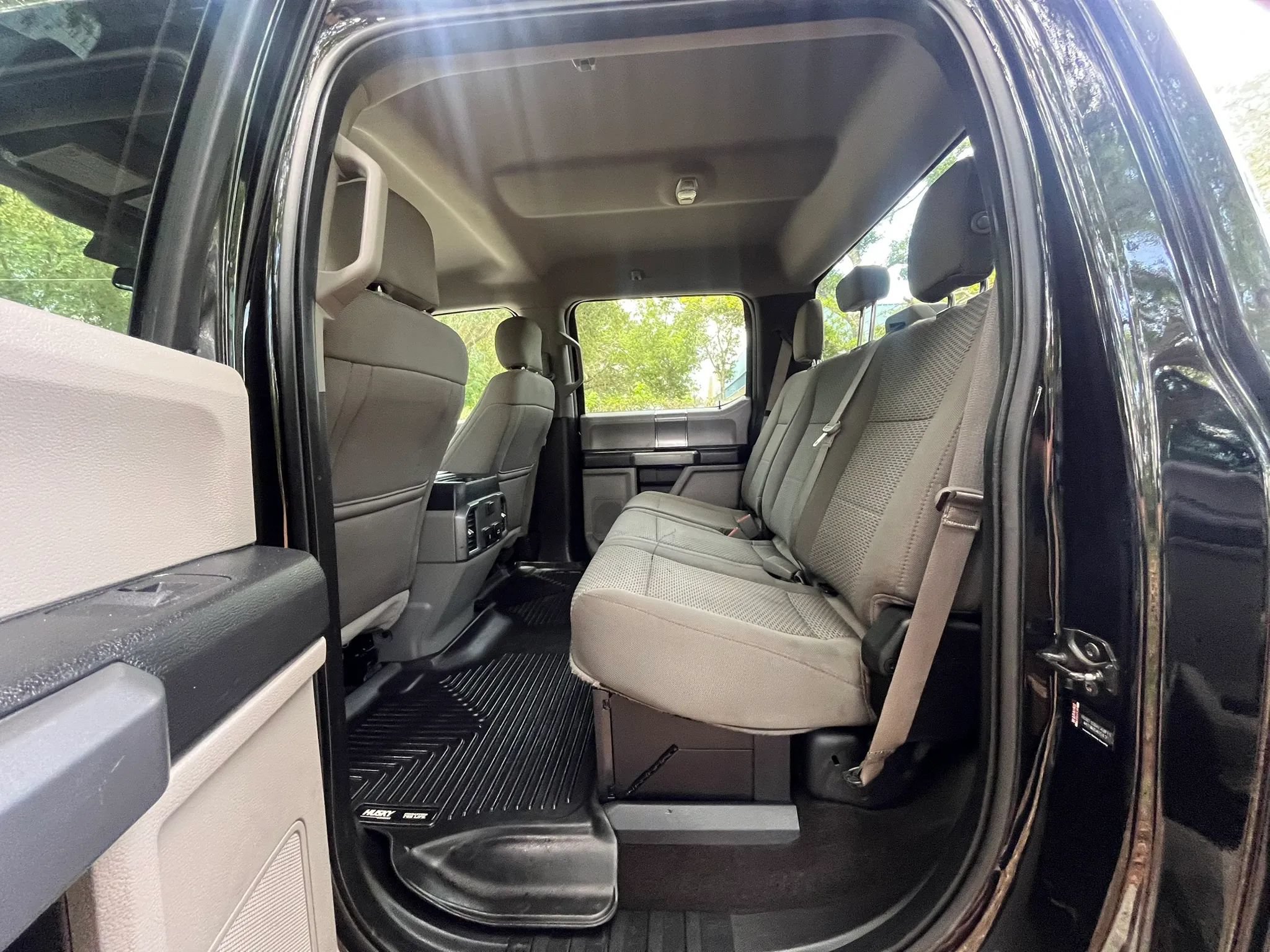 Used 2018 Ford F250 XLT w/ XLT Premium Package AWD/4WD image 16