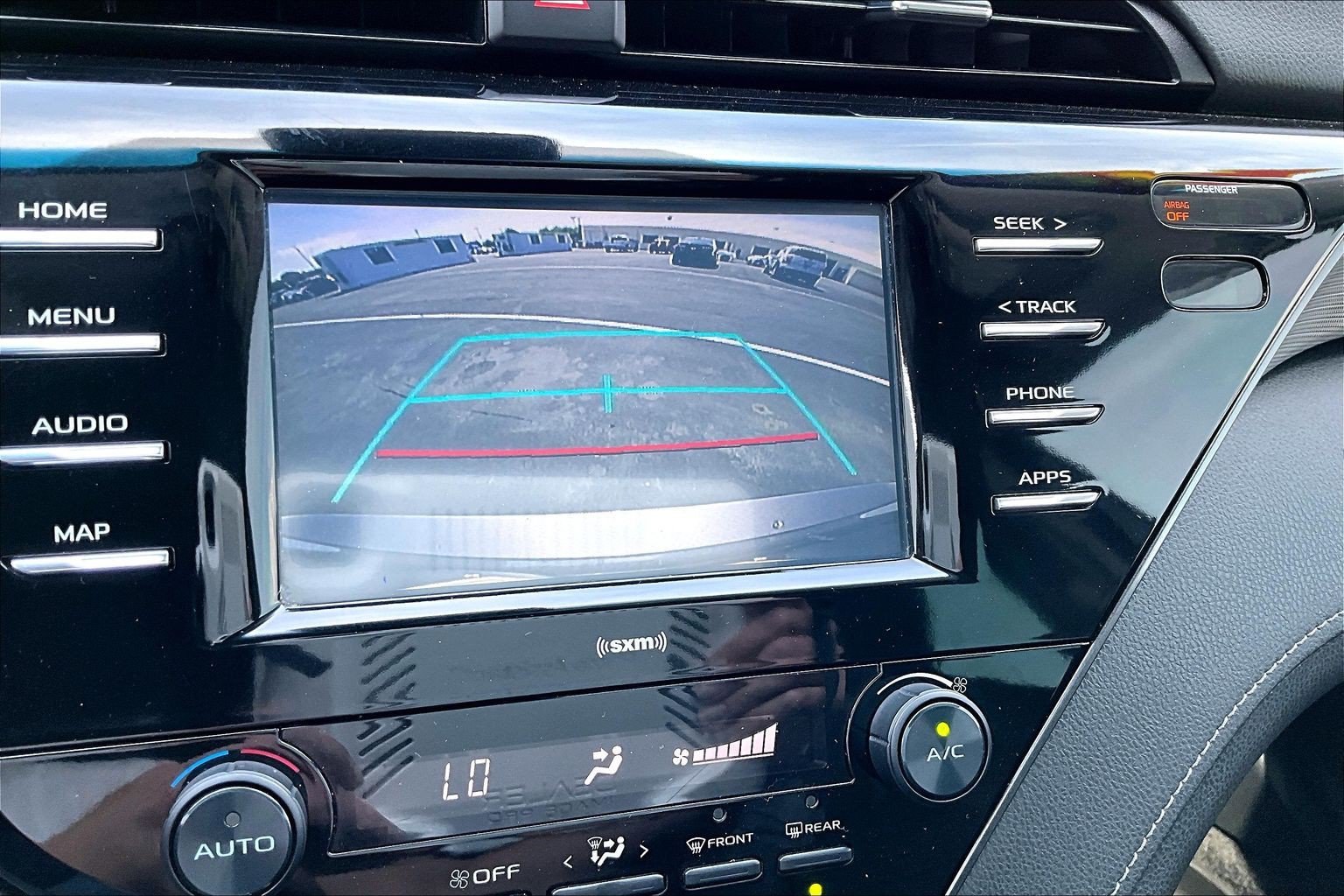 Used 2020 Toyota Camry SE FWD image 22