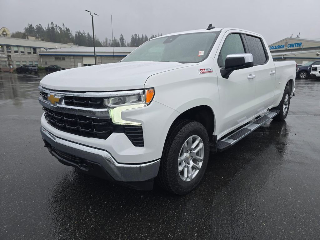 Used 2024 Chevrolet Silverado 1500 LT w/ Z71 Off-Road Package AWD/4WD image 7