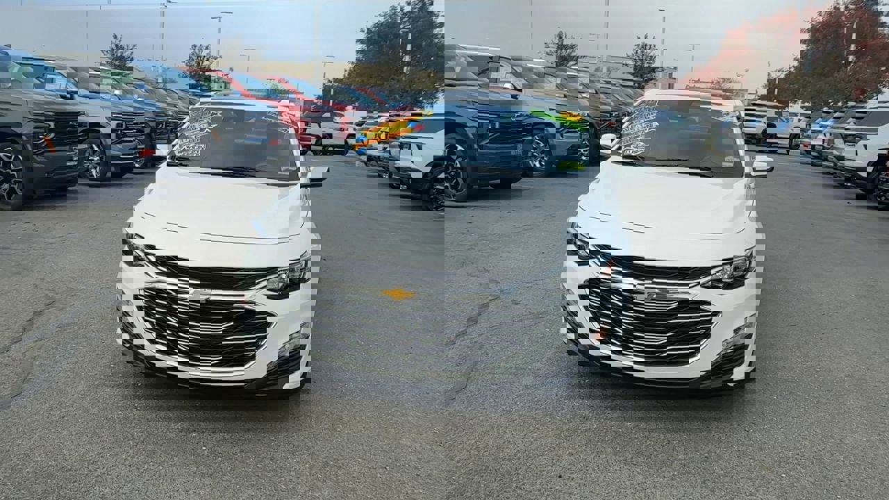 Used 2024 Chevrolet Malibu LT image 2