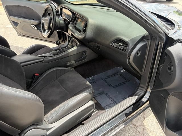 Used 2018 Dodge Challenger SRT w/ Technology Group RWD image 31