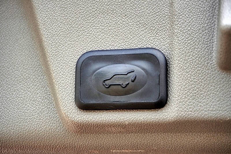 Used 2011 Chevrolet Traverse LT w/ Personal Connectivity Package AWD/4WD image 14