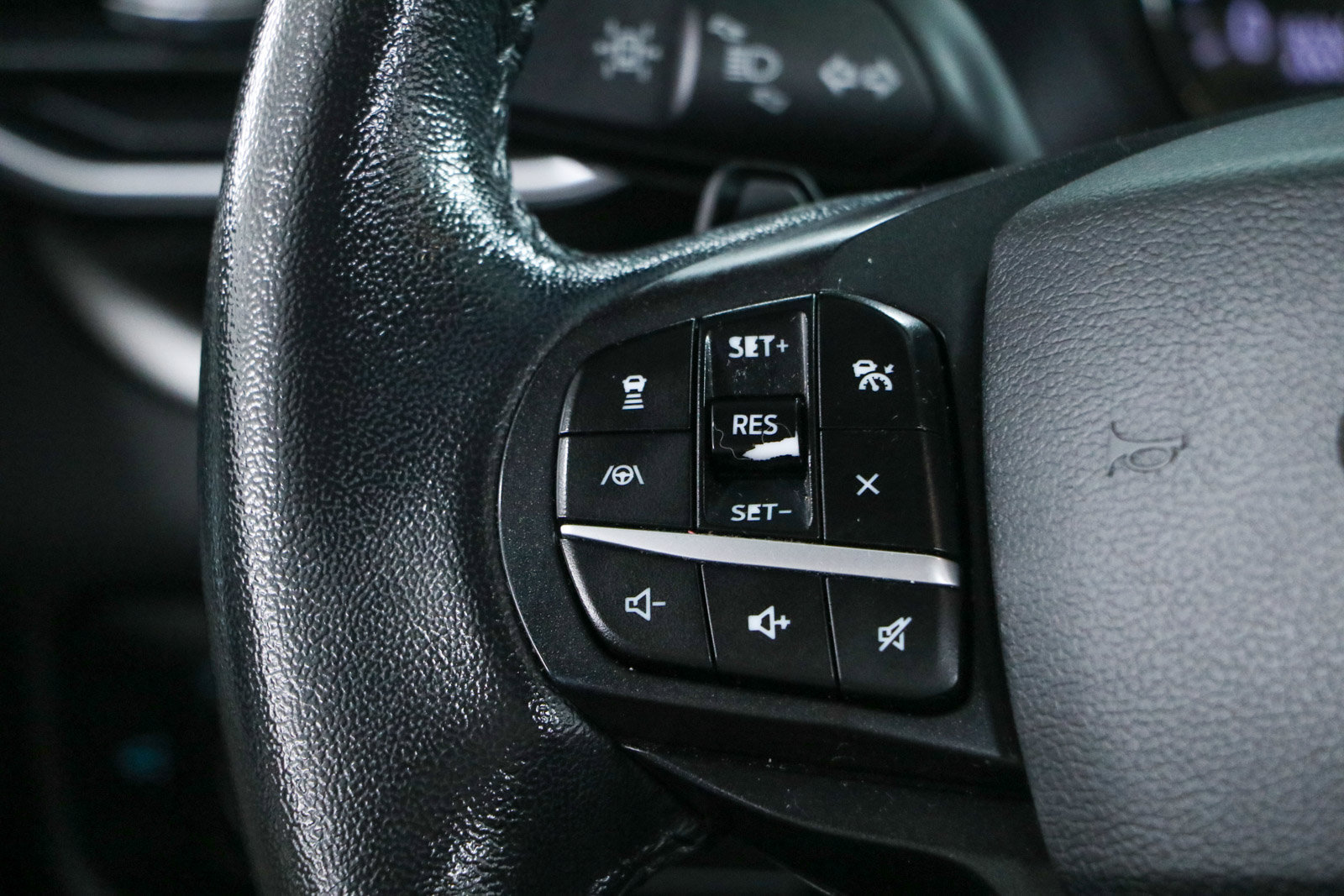 Used 2020 Ford Explorer XLT w/ Equipment Group 202A RWD image 13