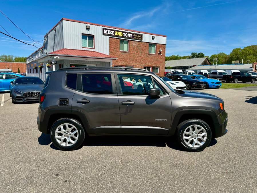 Used 2017 Jeep Renegade Latitude AWD/4WD image 4