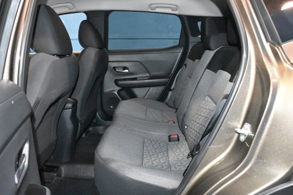 Certified 2025 Nissan Kicks SV FWD image 19