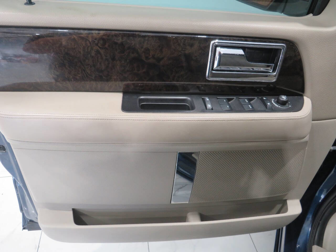 Used 2015 Lincoln Navigator 4WD image 28