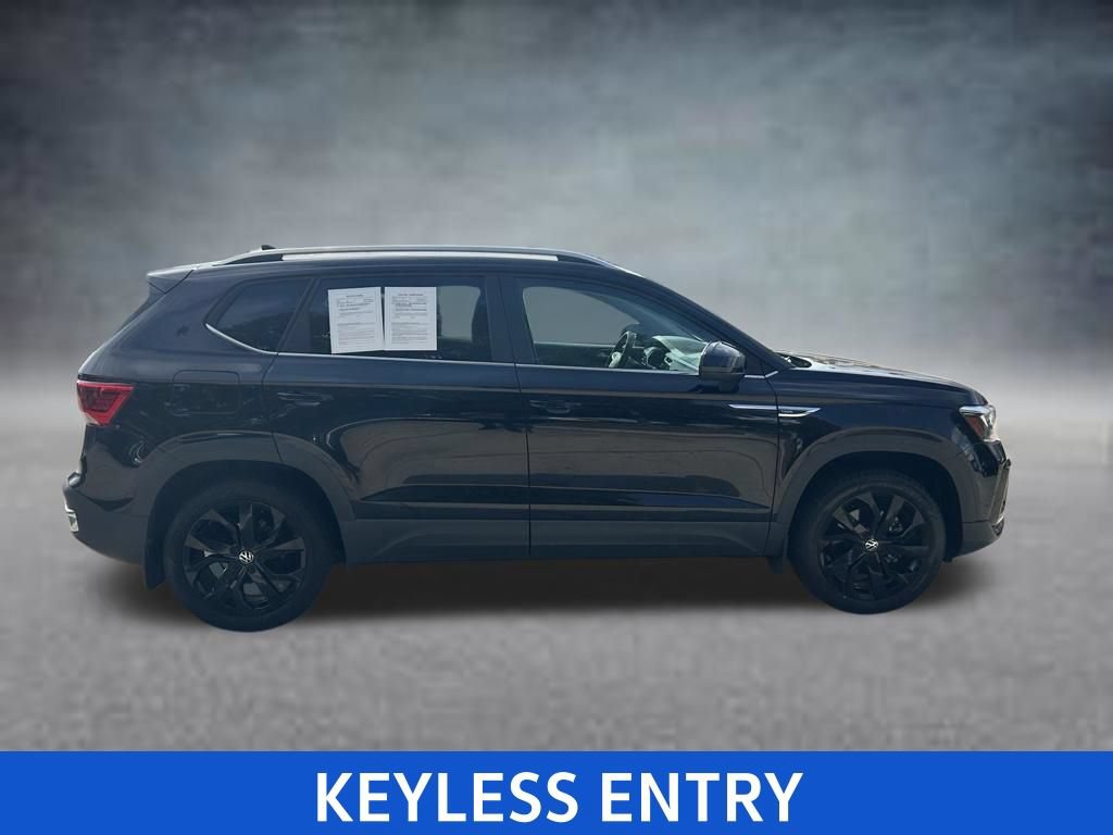 Certified 2023 Volkswagen Taos SE w/ Panoramic Sunroof Package FWD image 9