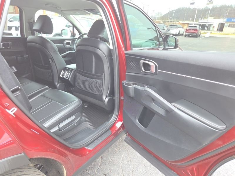 Used 2025 Kia Sorento S image 16