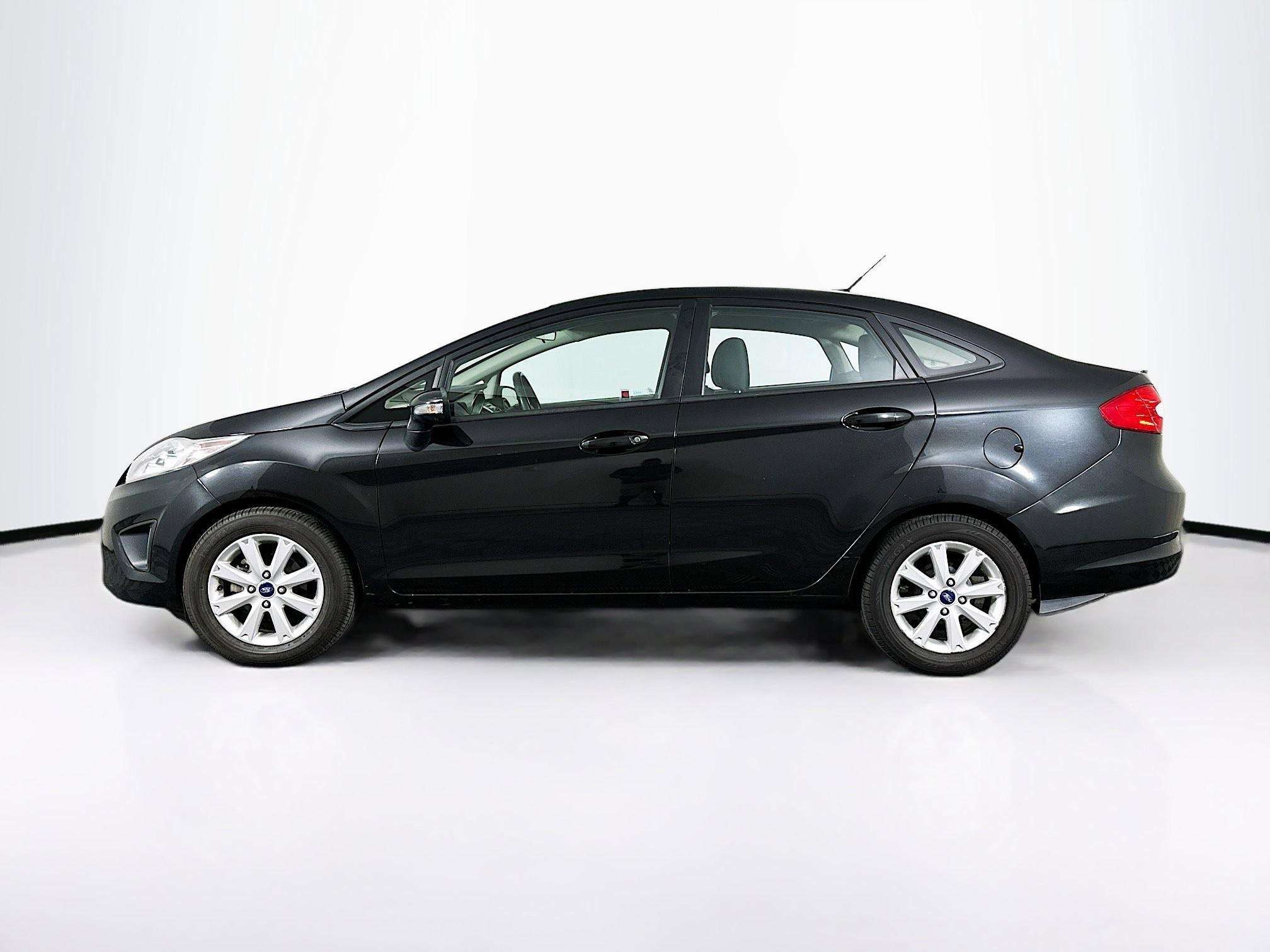 Used 2013 Ford Fiesta SE image 4
