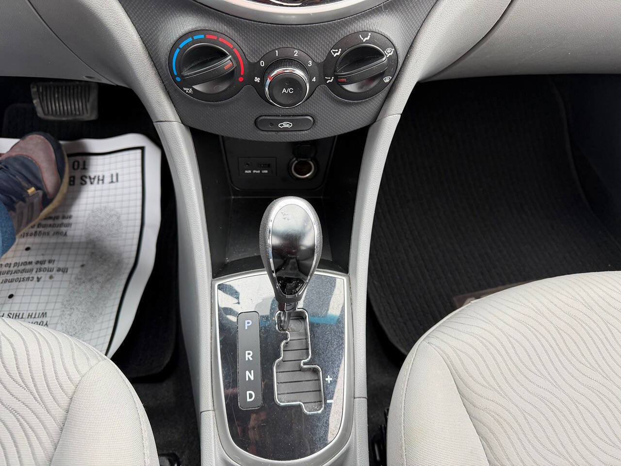 Used 2013 Hyundai Accent GLS w/ Premium Pkg FWD image 15