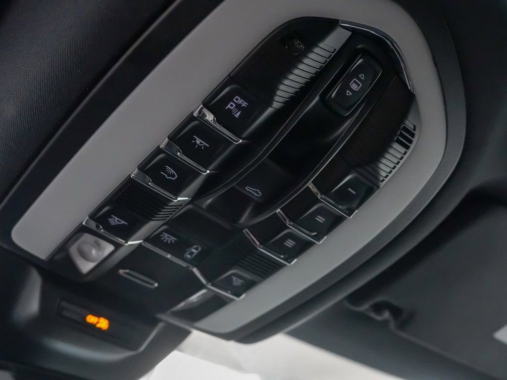 Certified 2021 Porsche Macan image 28