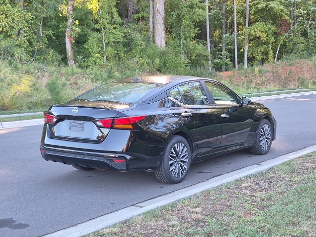 Used 2025 Nissan Altima 2.5 SV FWD image 5
