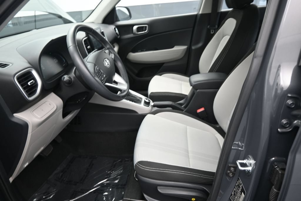 Used 2024 Hyundai Venue SEL FWD image 11