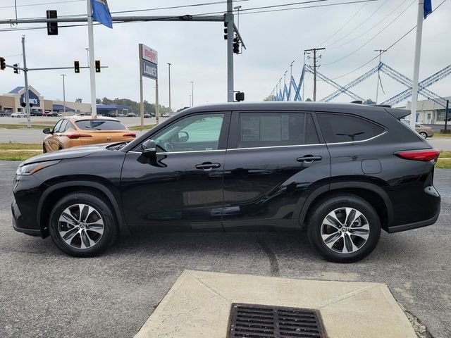 Used 2023 Toyota Highlander XLE image 9
