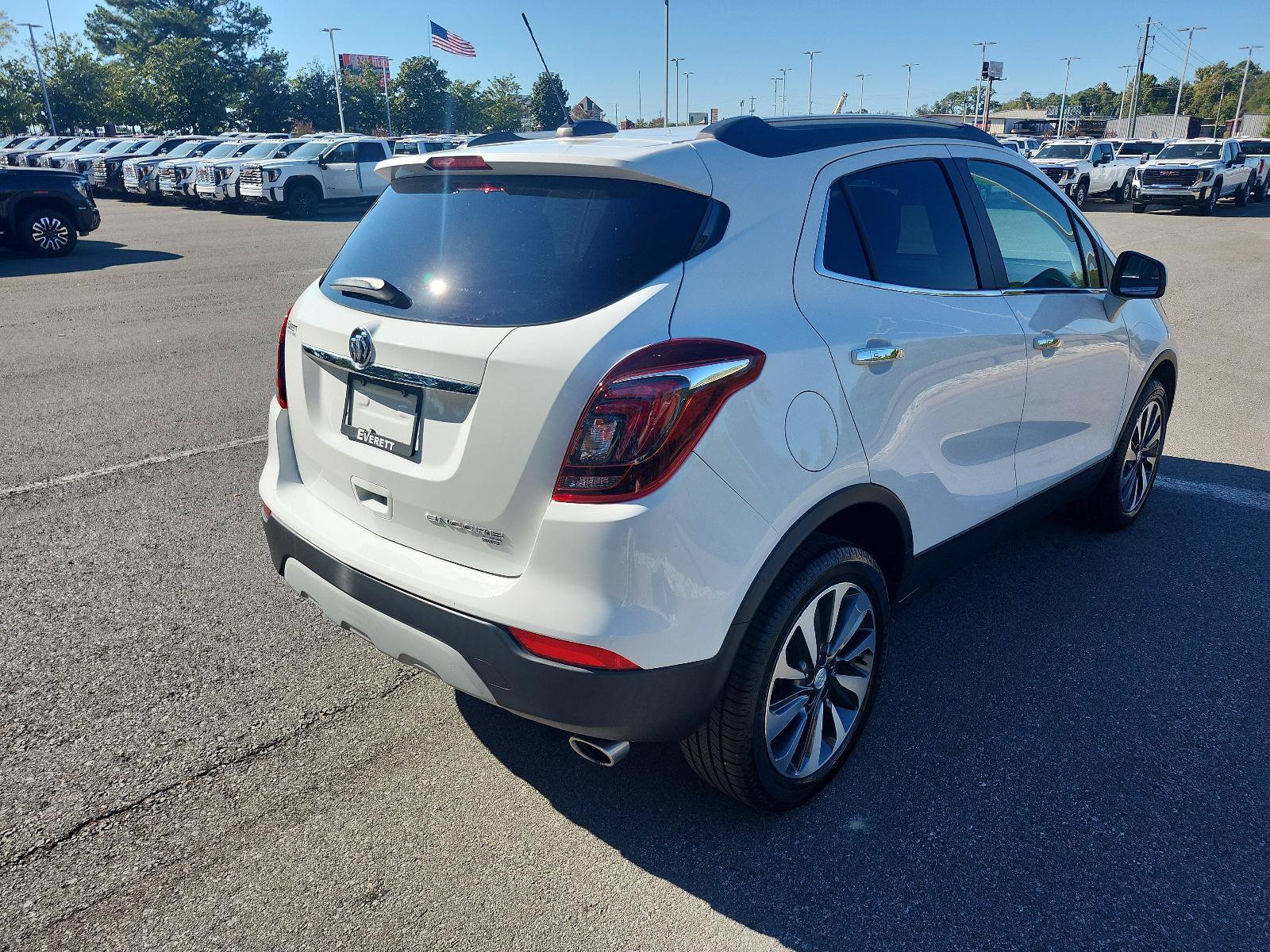 Used 2022 Buick Encore Preferred AWD/4WD image 3