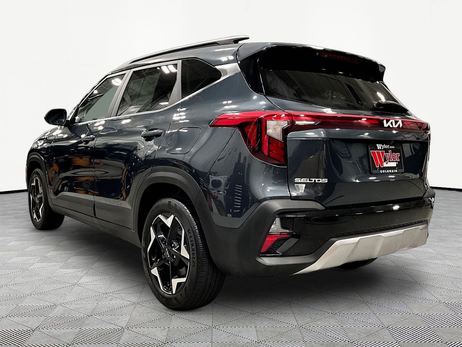Used 2025 Kia Seltos EX AWD/4WD image 4