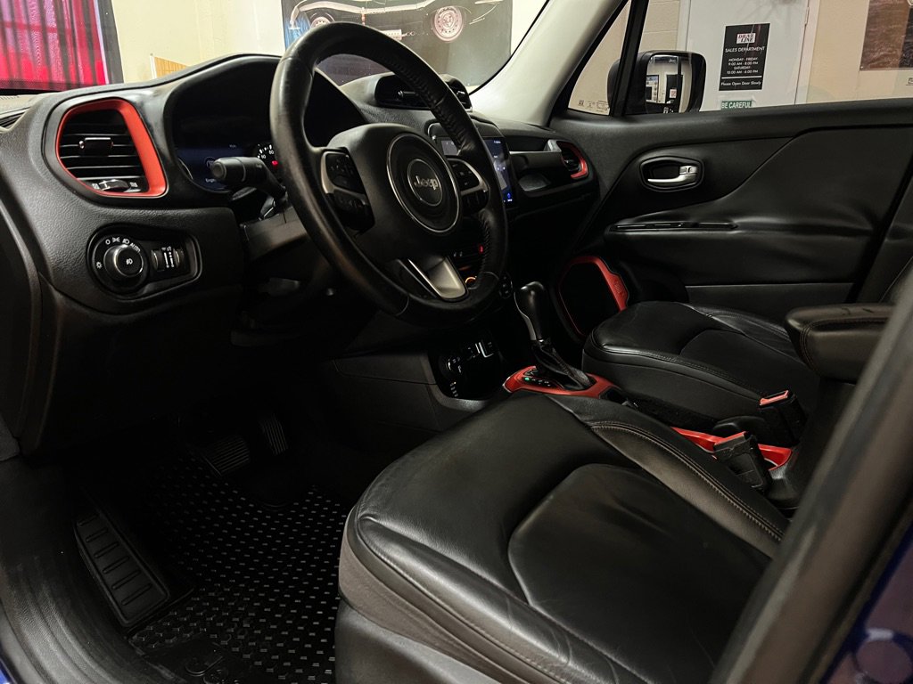 Used 2017 Jeep Renegade Trailhawk w/ Premium Trailhawk Package AWD/4WD image 31