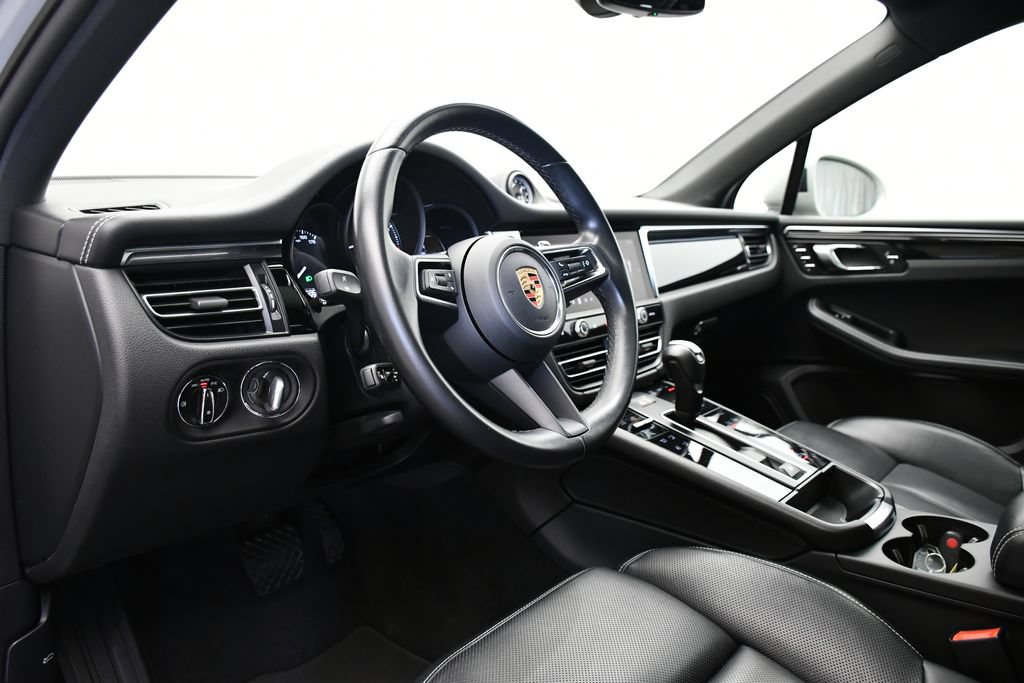 Certified 2024 Porsche Macan AWD/4WD image 4