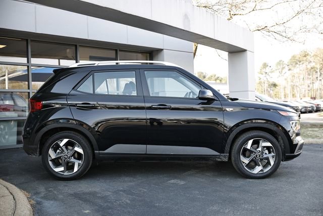 Used 2024 Hyundai Venue SEL image 3