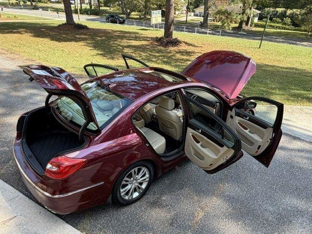 Used 2013 Hyundai Genesis 3.8 w/ Premium Pkg RWD image 27