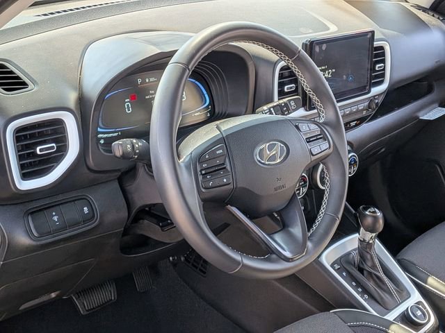 Used 2025 Hyundai Venue Limited image 14