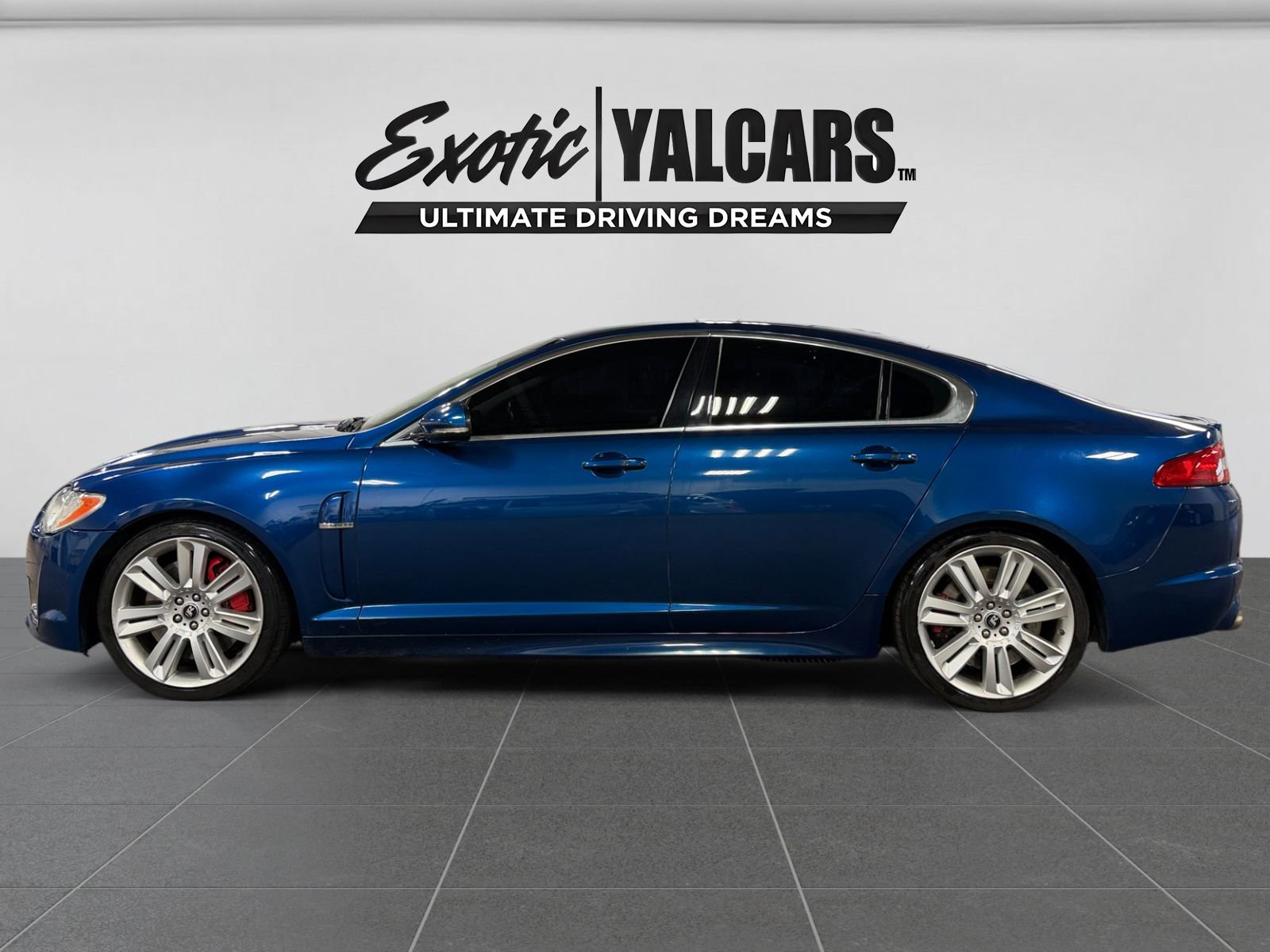 Used 2011 Jaguar XF R RWD image 2