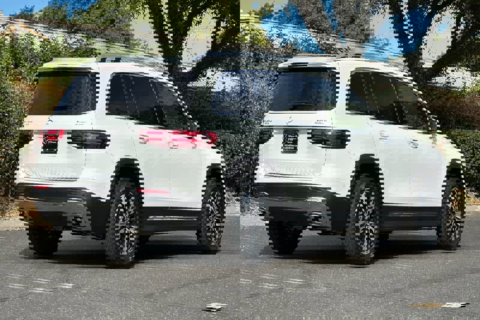 New 2025 Mercedes-Benz GLB 250 4MATIC image 3