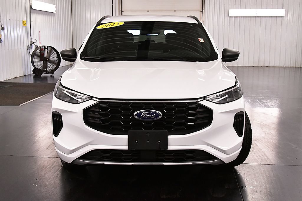 Used 2023 Ford Escape ST-Line AWD/4WD image 2