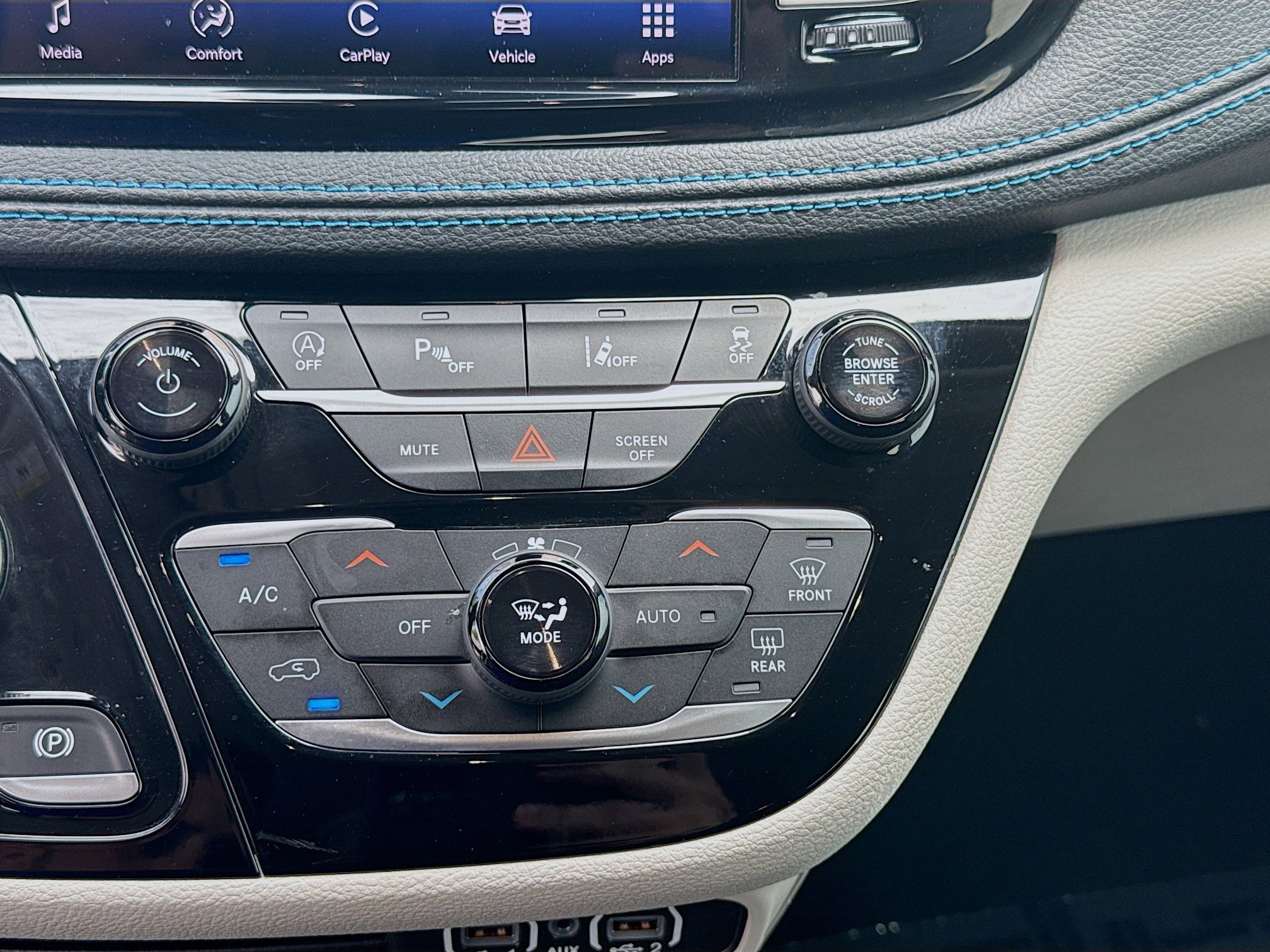 Used 2021 Chrysler Pacifica Touring w/ Cold Weather Group image 12