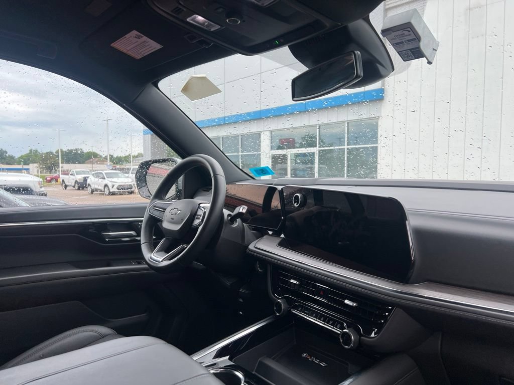 Used 2025 Chevrolet Suburban Z71 AWD/4WD image 15