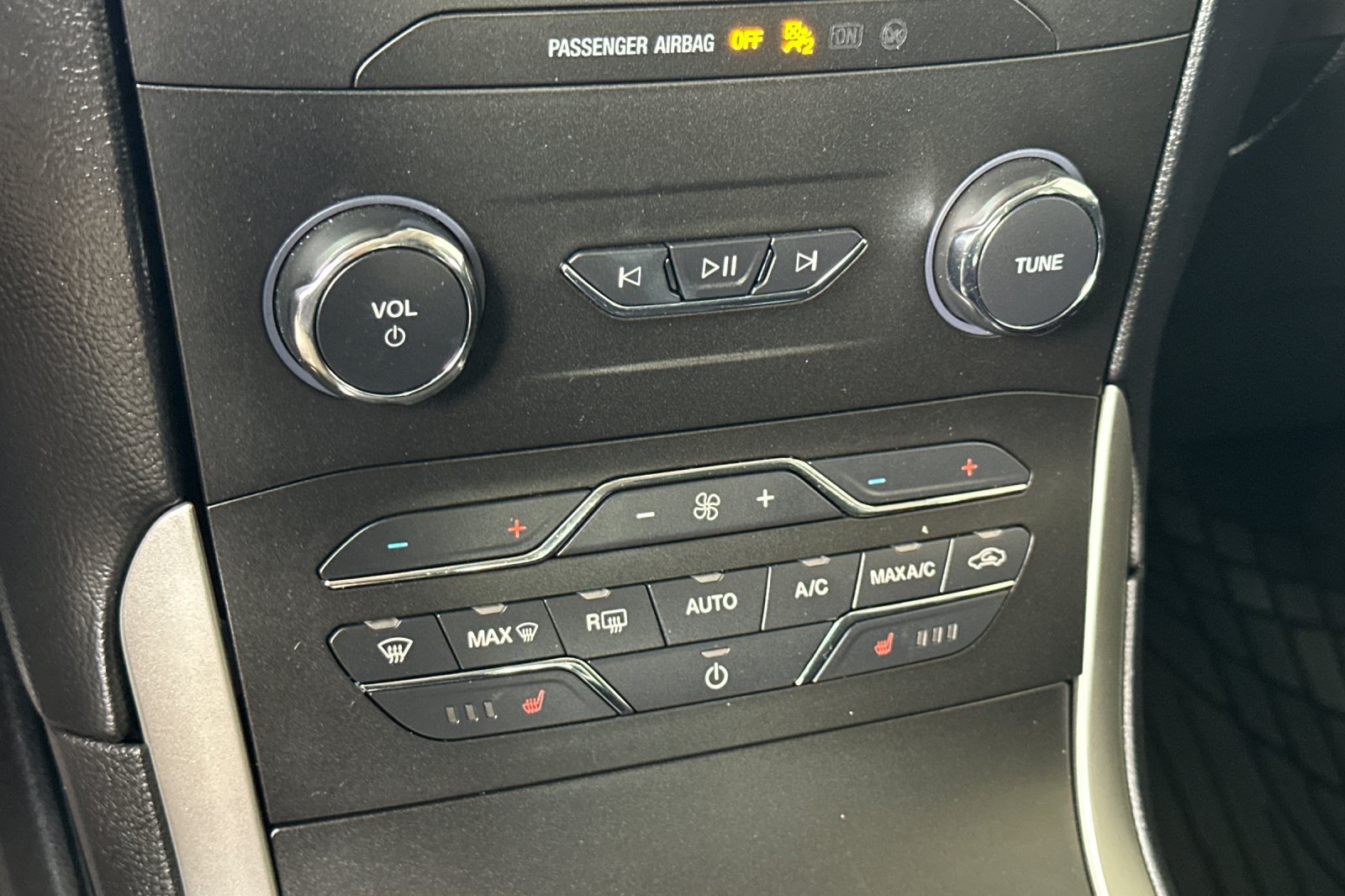 Used 2020 Ford Edge SEL w/ Convenience Package FWD image 18