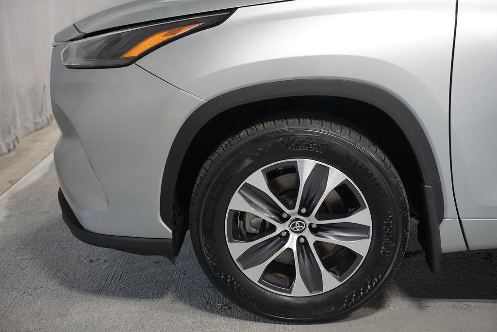 Used 2023 Toyota Highlander XLE image 5