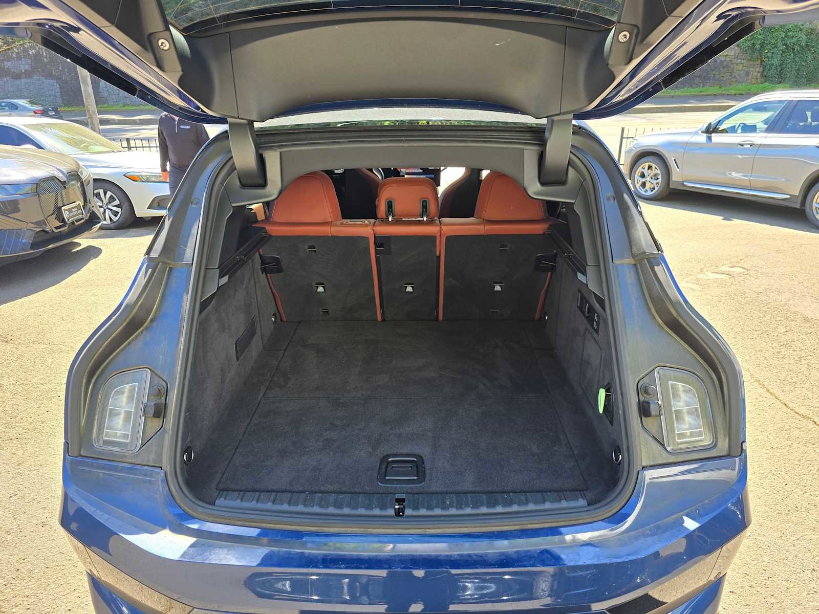 Used 2023 BMW iX xDrive50 w/ Premium Package image 13